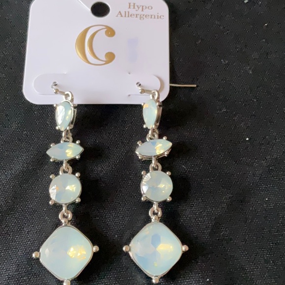 Faux Pearl Necklace, & 3 Pairs of Earrings, Beautiful 🔥🔥🔥🔥 $21 - Picture 5 of 7